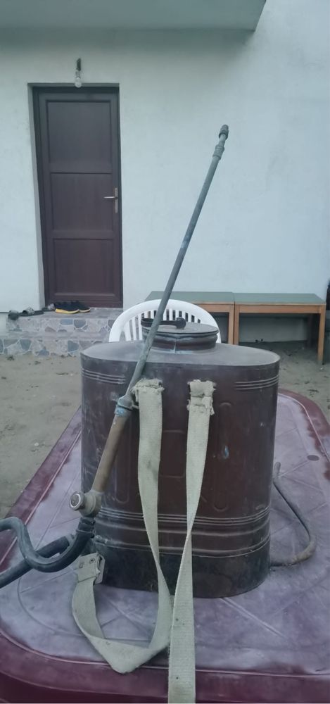 Pompa de gradina din cupru in stare buna