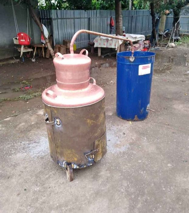 Vând un cazan de țuică din cupru alimentar capacitate de 110litri cu f