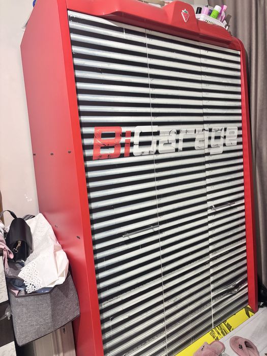 Продаю шкаф,в хорошем состоянии,крепкий,вместительный