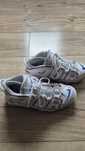 Vand adidasi Nike