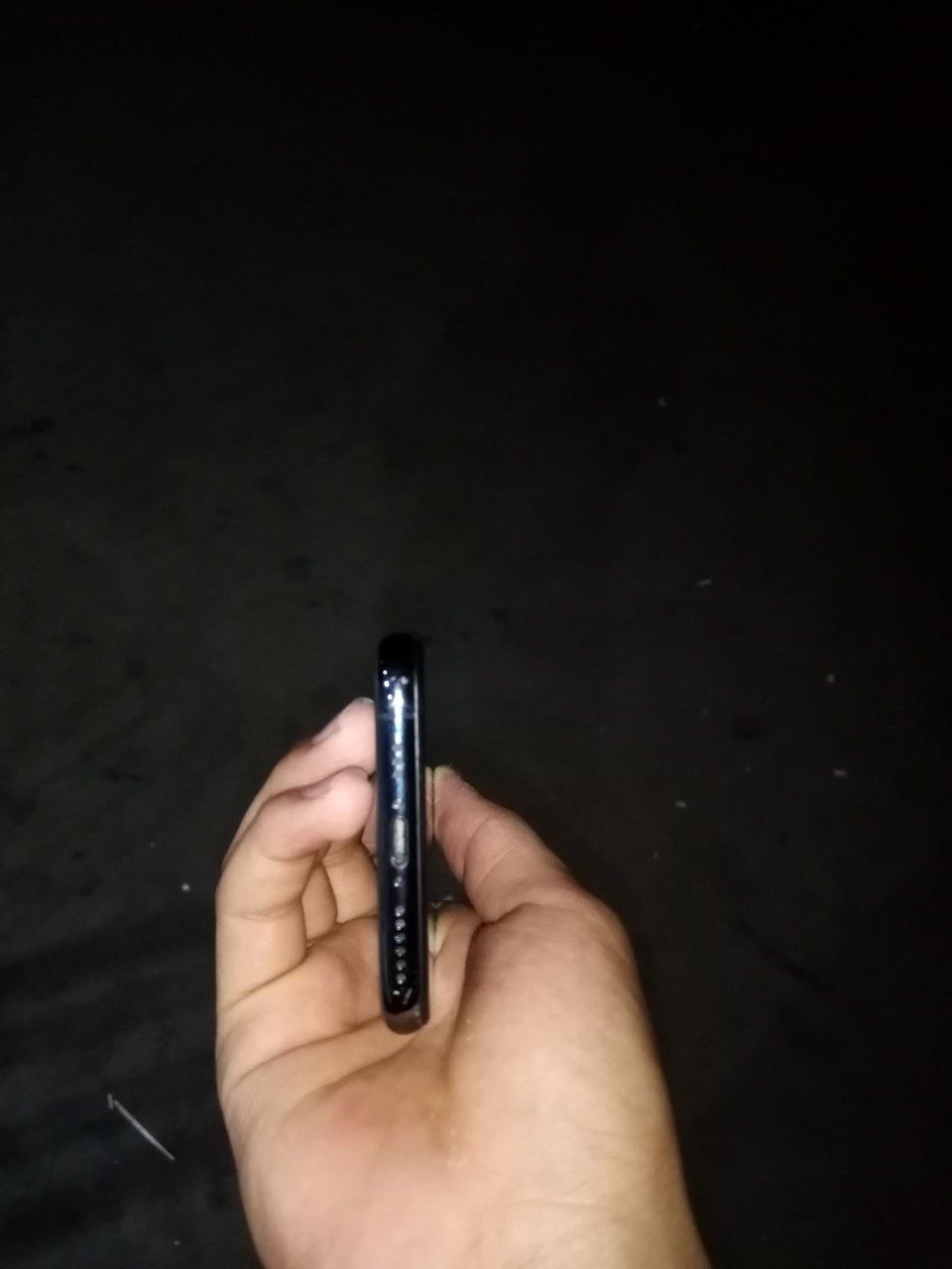 Iphone 11pro  fs ishlamay qoldi 3kun boʻldi yonks81 radnoy ekran argin