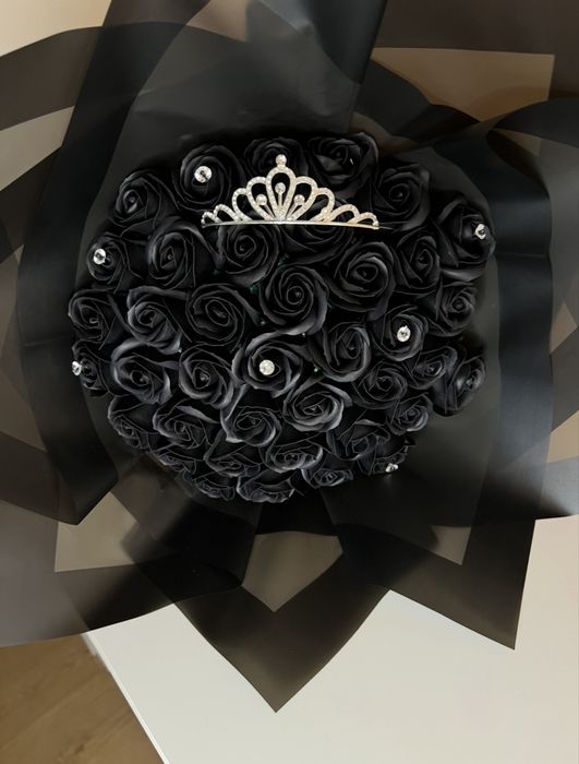 Buchet 39 trandafiri din săpun cu coroniță