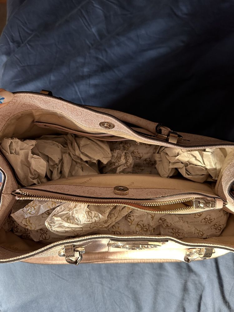 Оригинална чанта Guess