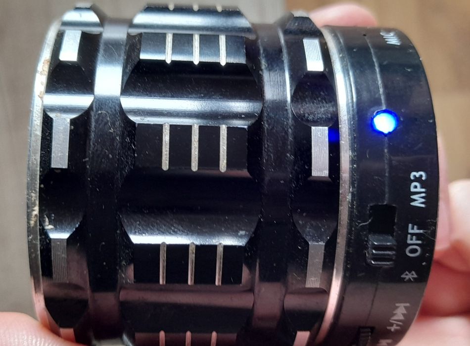 Продавам мини блутот колонка