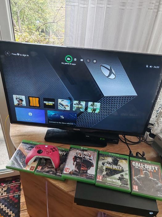Xbox One X + Един Джойстик и 5 Игри!!!