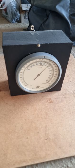 Барометр анероид производства ссср.