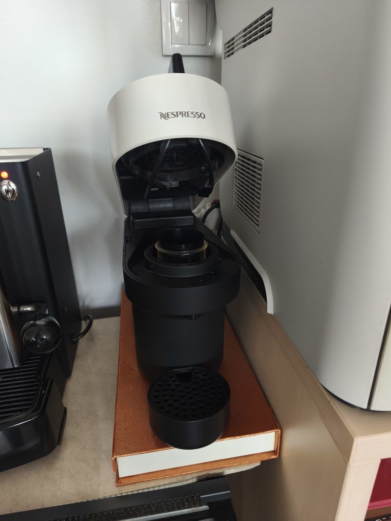 Продавам кафемашина Nespresso с капсули
