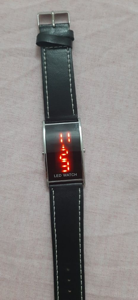 Часы наручные Led Watch