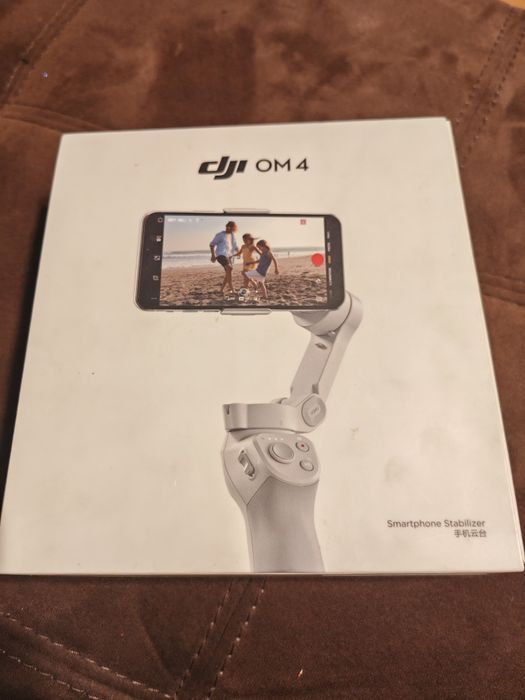Продавам DJI Osmo mobile 4 с допълнителен магнитен захват