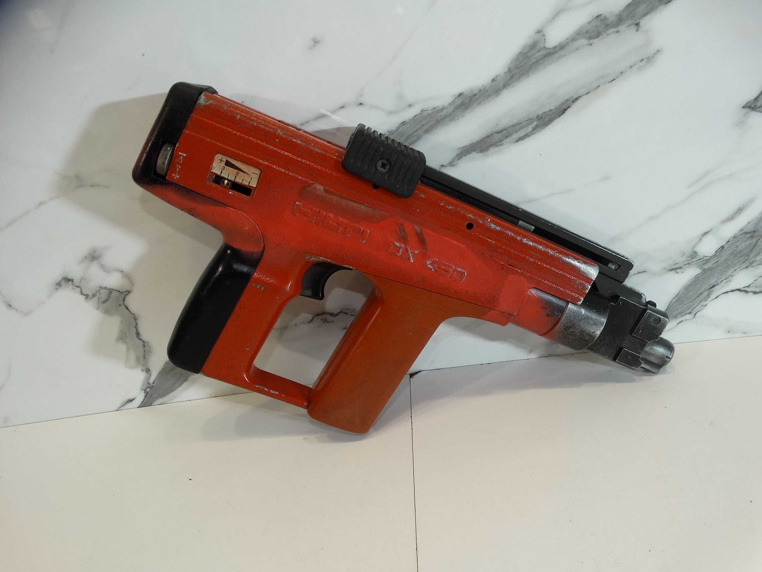 Hilti DX 450 - Уред за директен монтаж с капси