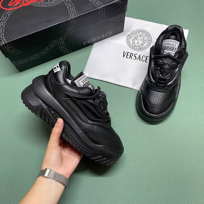 Adidasi dama superbi