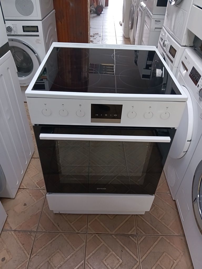 Висок клас свободно стояща печка с керамичен плот Gorenje с Гаранция!