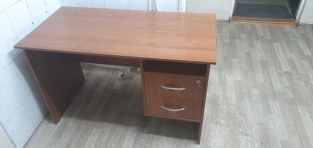 Офисная мебель в хорошем состоянии
