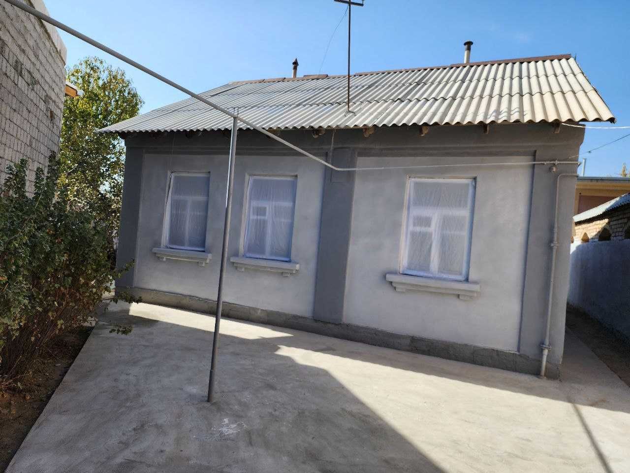 Продается  дом в Янгиюле 5 соток  около Горгаза недоходя ул Чарикова