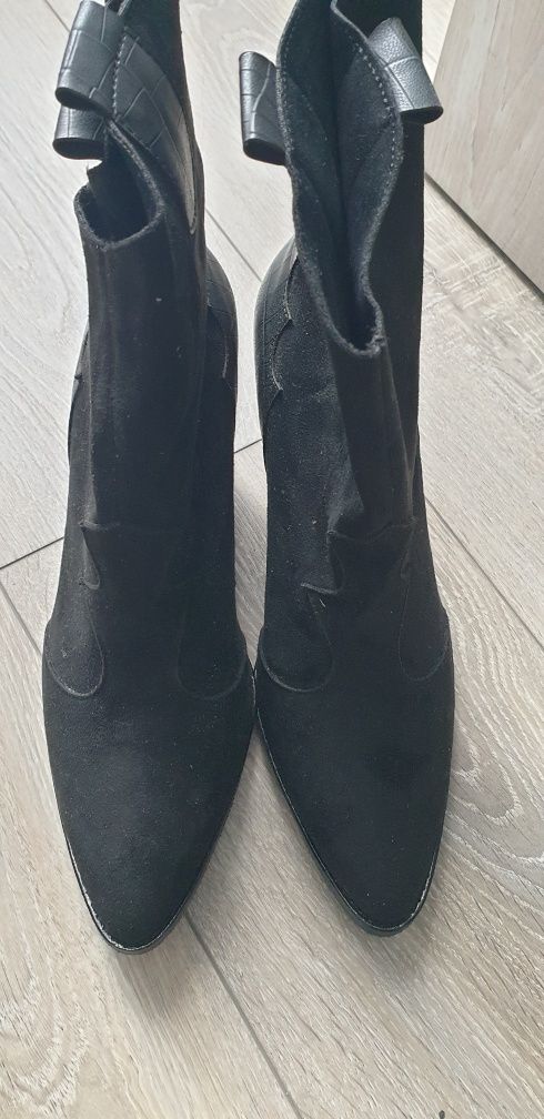 Botine noi velur