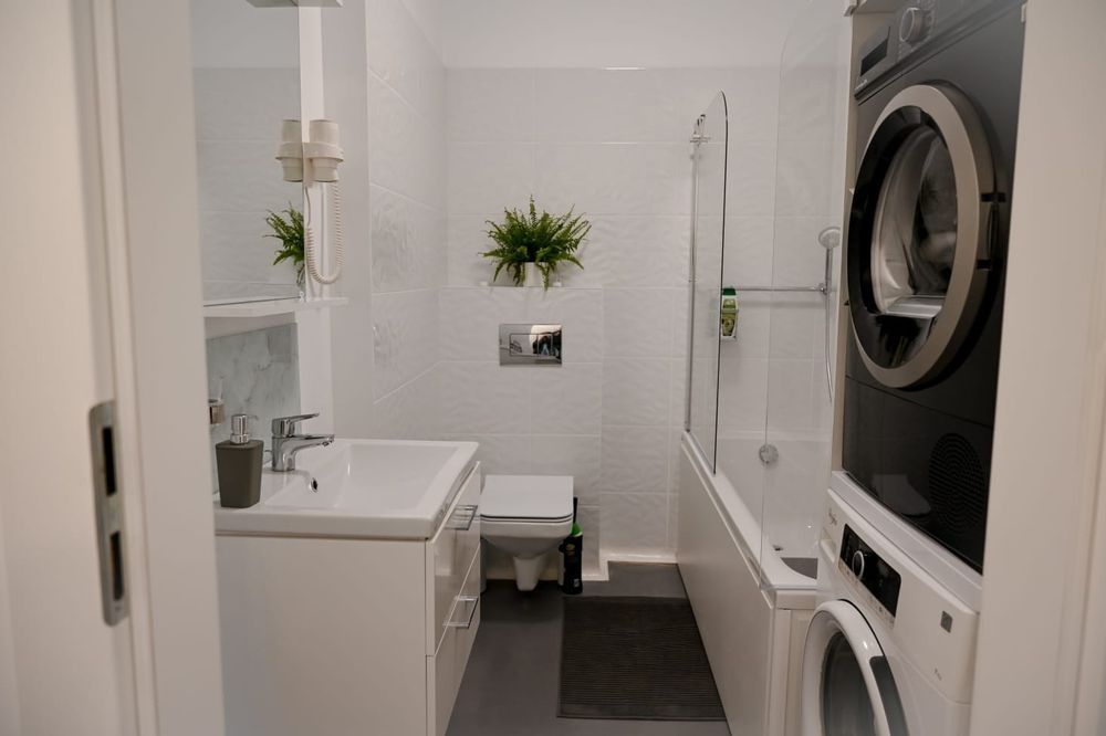 Ap central,direct proprietar, 3 cam. , 2 bai,  imobil nou. Vivalia