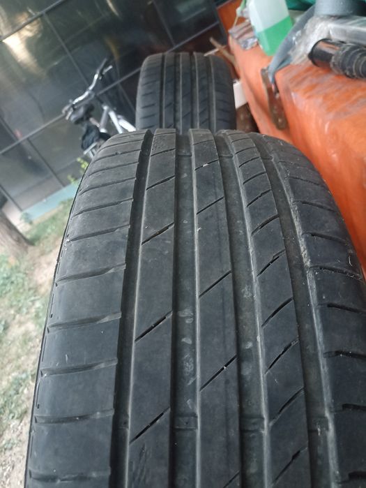 Kumho 225 45 19 de vara.