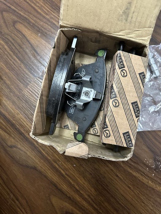 Передние колодки от mazda 3  Brake Pads vin:B3YH-33-23ZA оригинал