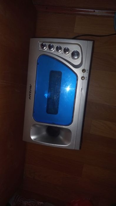 Продам на запчасти. Нужно плату запаят дорожки