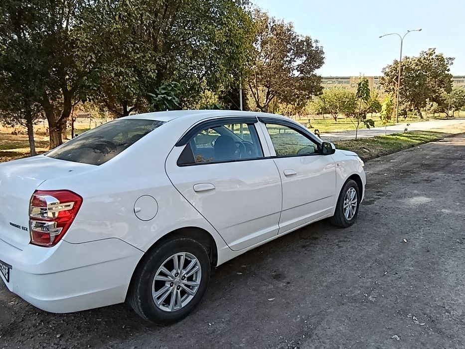 Koblt moshina sotiladi
