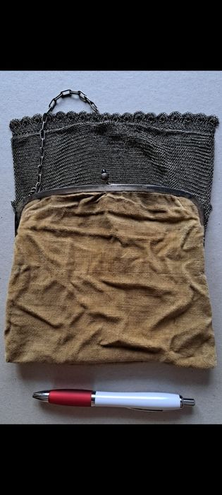 Poșetuță vintage din metal argintat.