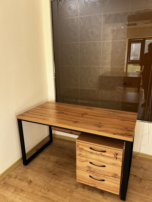 Столы и тумбы для офиса