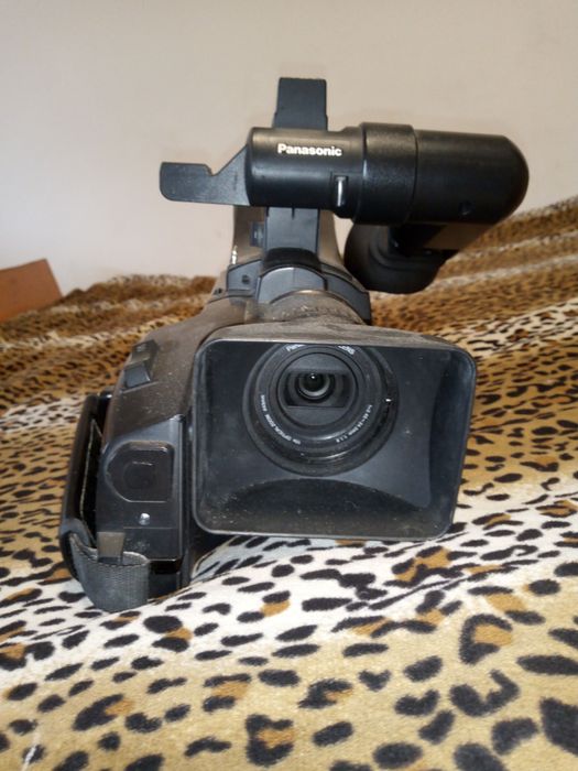 Vând camera video Panasonic MD 10000