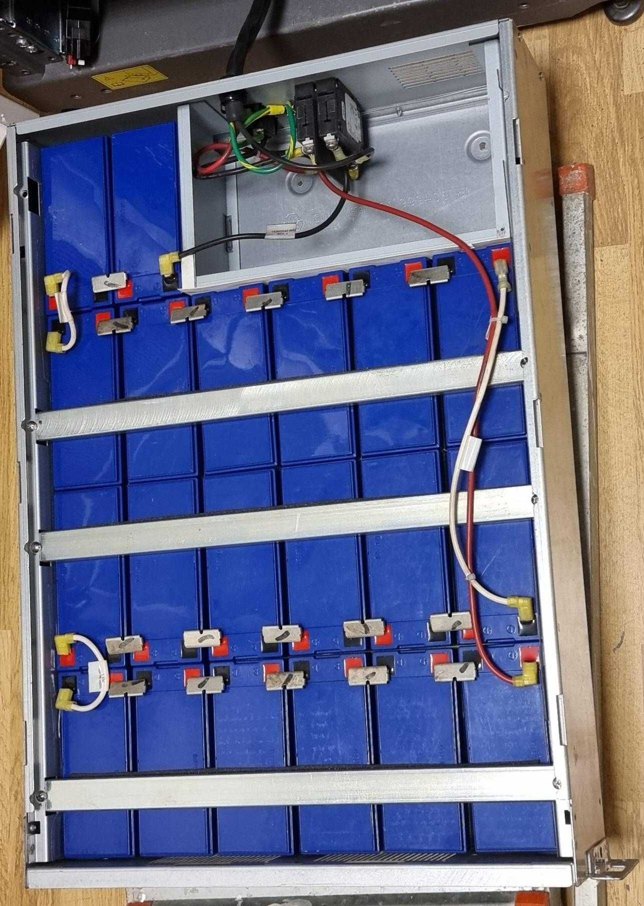 Vand UPS HP R5500 XR (5500VA, servere) defect cu baterii noi
