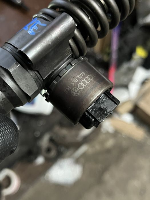 Injector audi A6,A4,vw 2.0 tdi cod:03G130073G