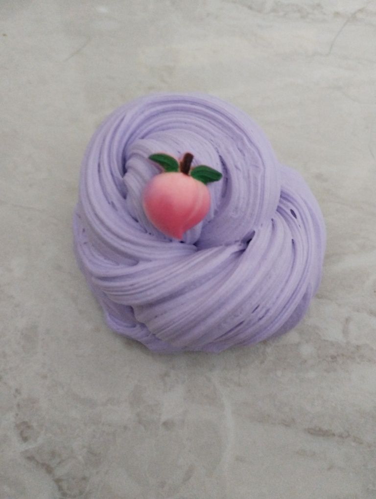 Fluffy clay slime cu charm Pret foarte bun