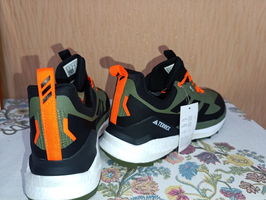 Кроссовки Adidas производства Вьетнам Оригинал. Последние Размер 44