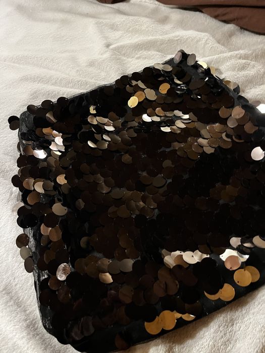 Къса лъскава пола