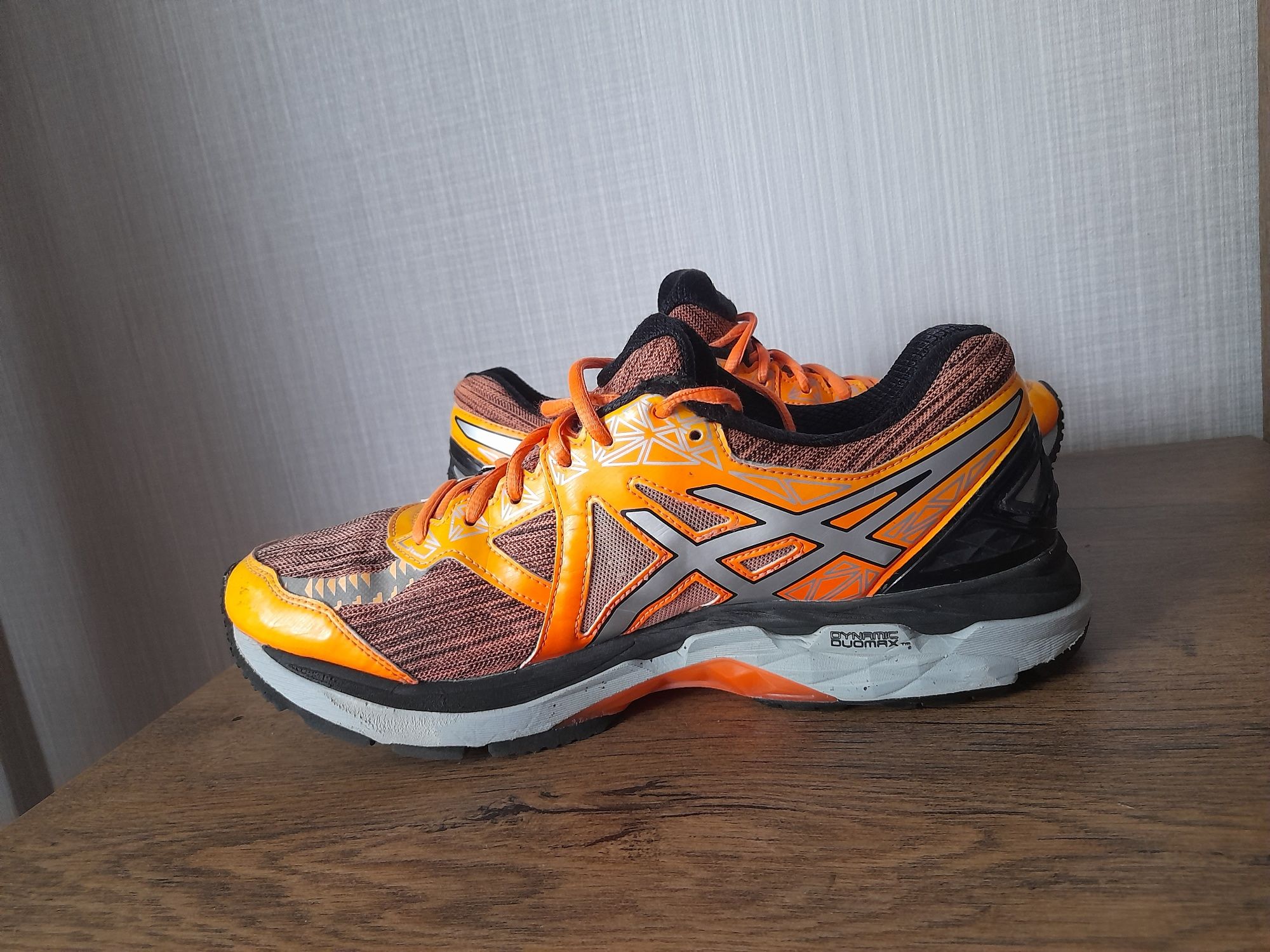 Asics gel GT 2000 маратонки 42 номер.