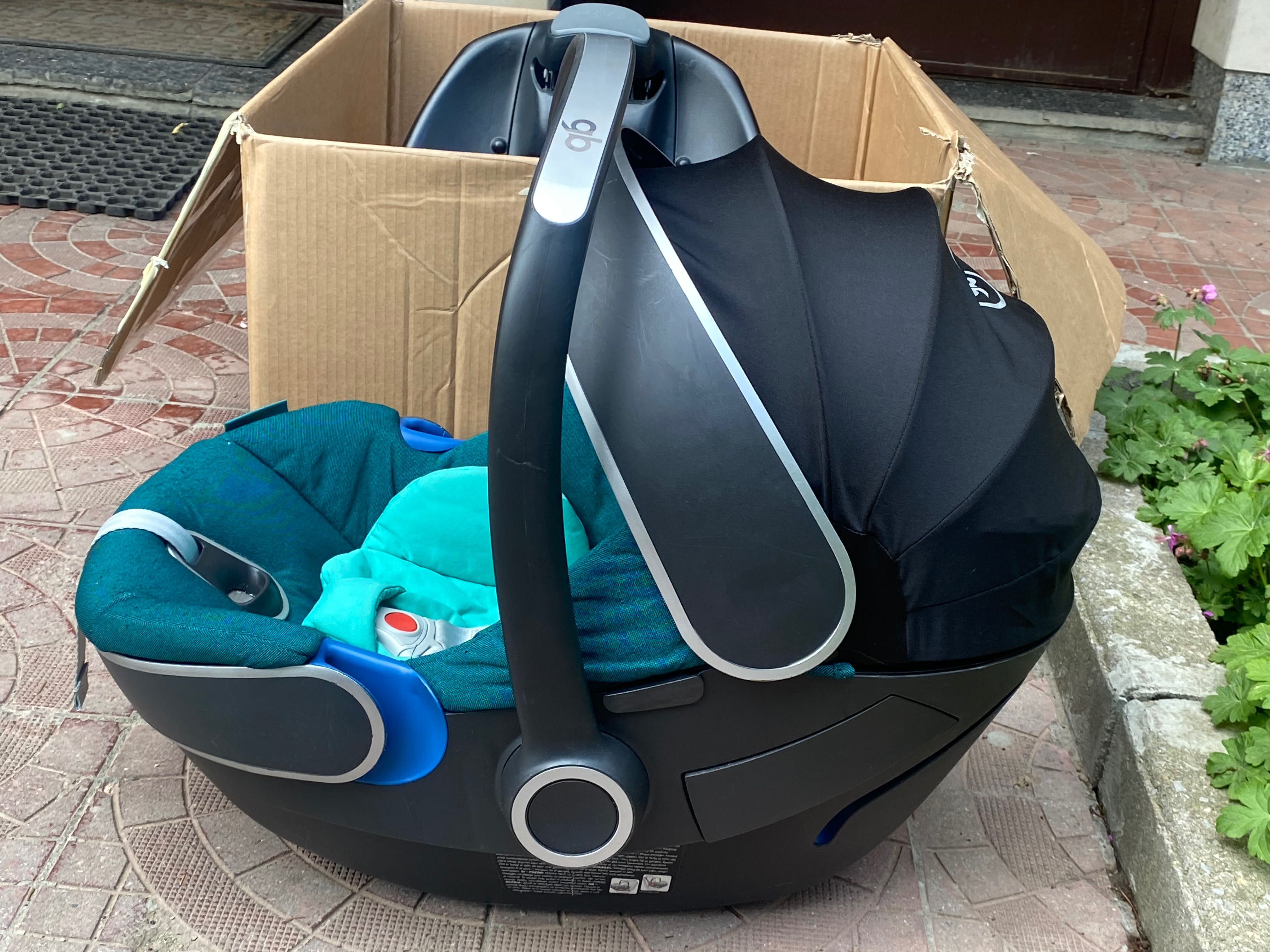 Бебешка количка GB и столче с ISOFIX Cybex