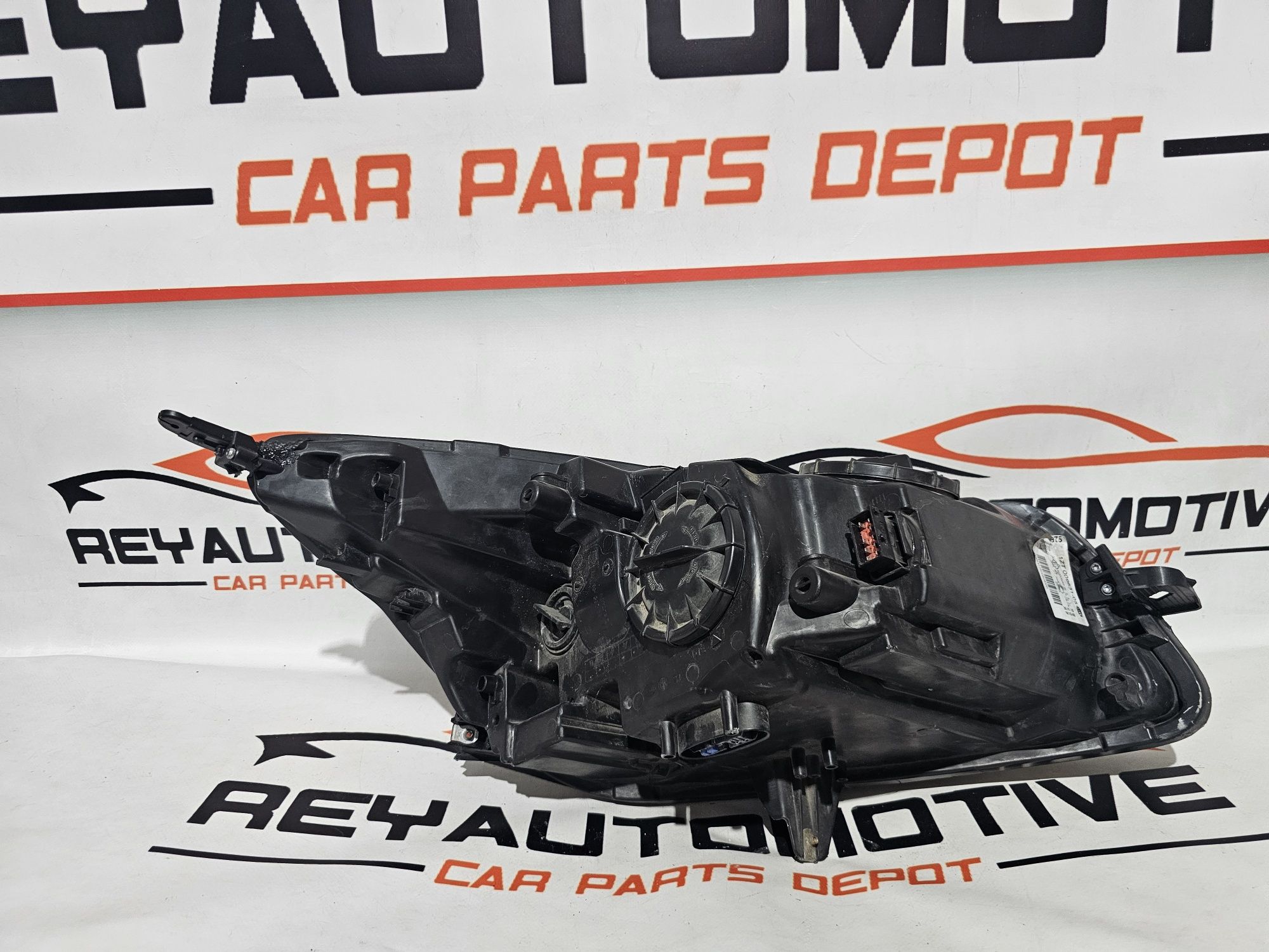 Far stanga bixenon adaptiv Opel Insignia dupa 2009 cod 22950975