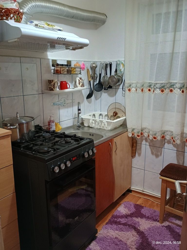 Vând apartament.