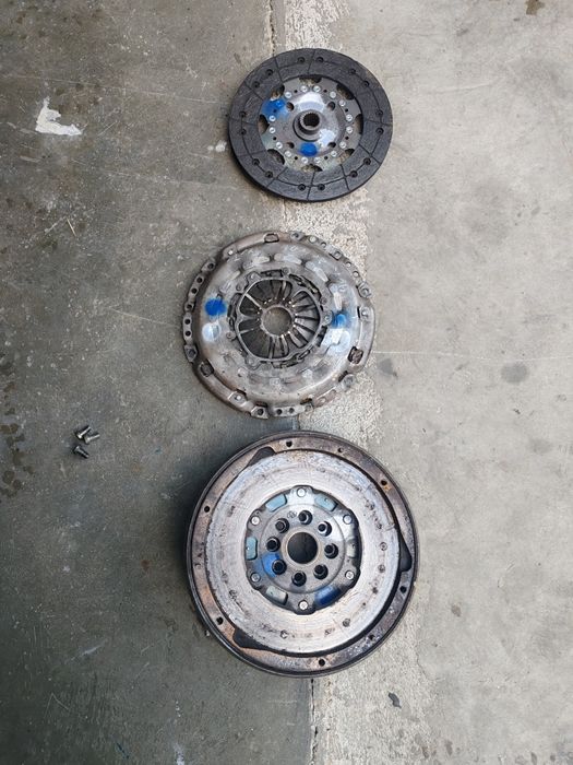 Kit ambreiaj volanta masa dubla Peugeot 407 2.0hdi 400lei