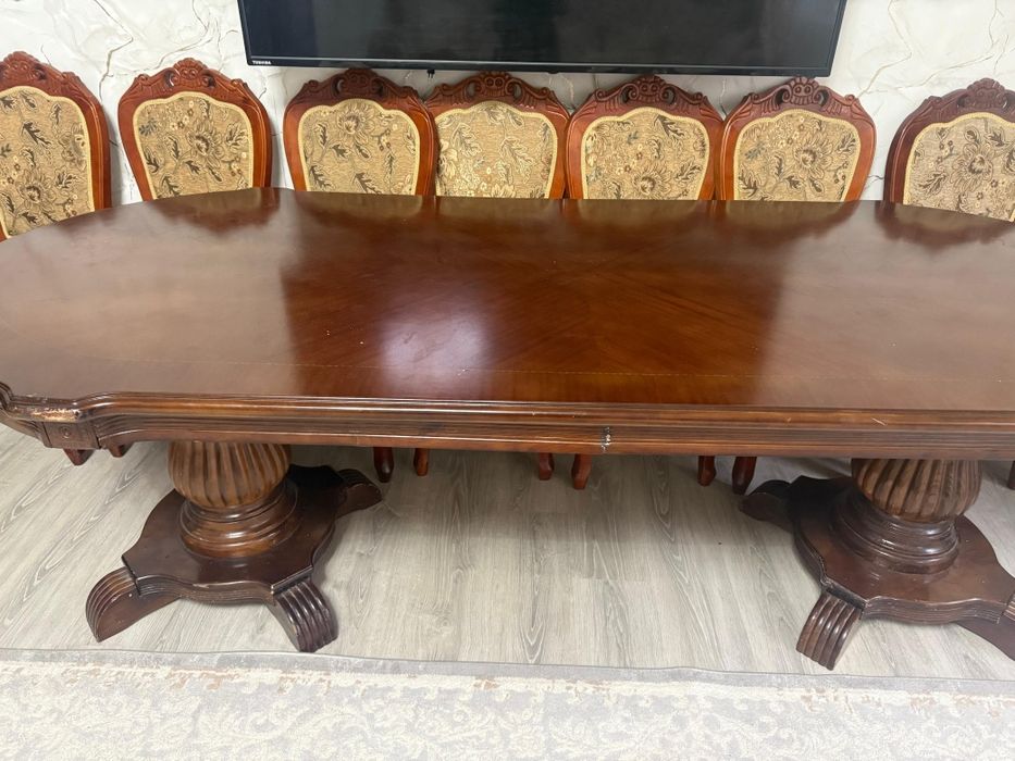 Стол с стульями продаётся