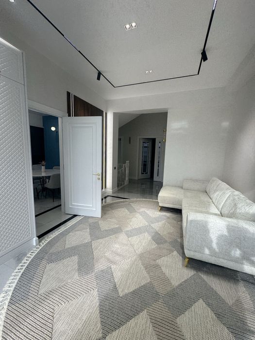 Продаётся HI-Tech дом.