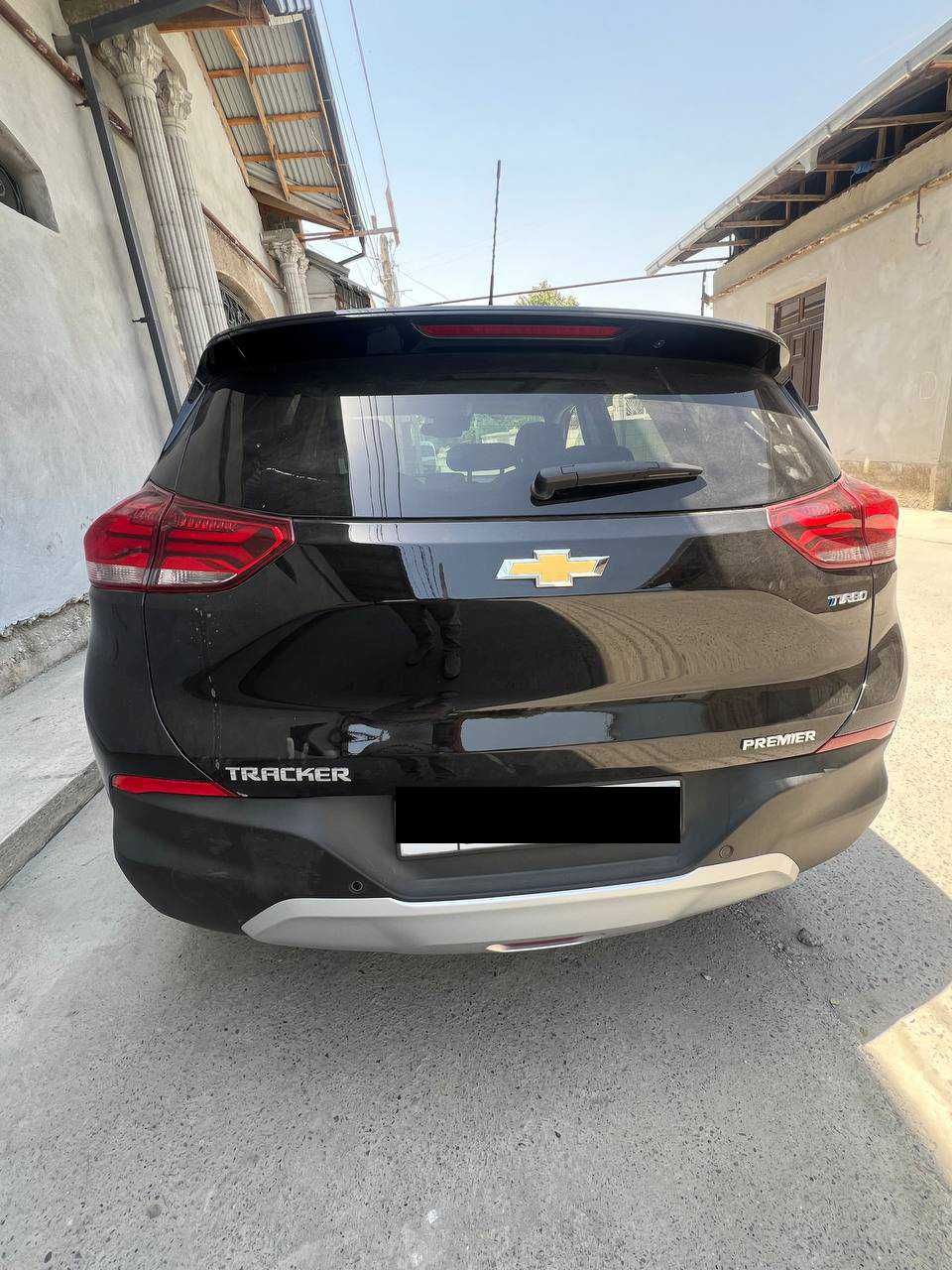 Chevrolet Tracker 2 rangi qora 2024-yil Oktyabr oy