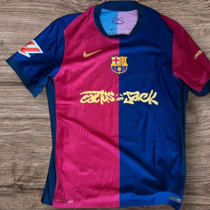 Tricou Barcelona × Travis Scott