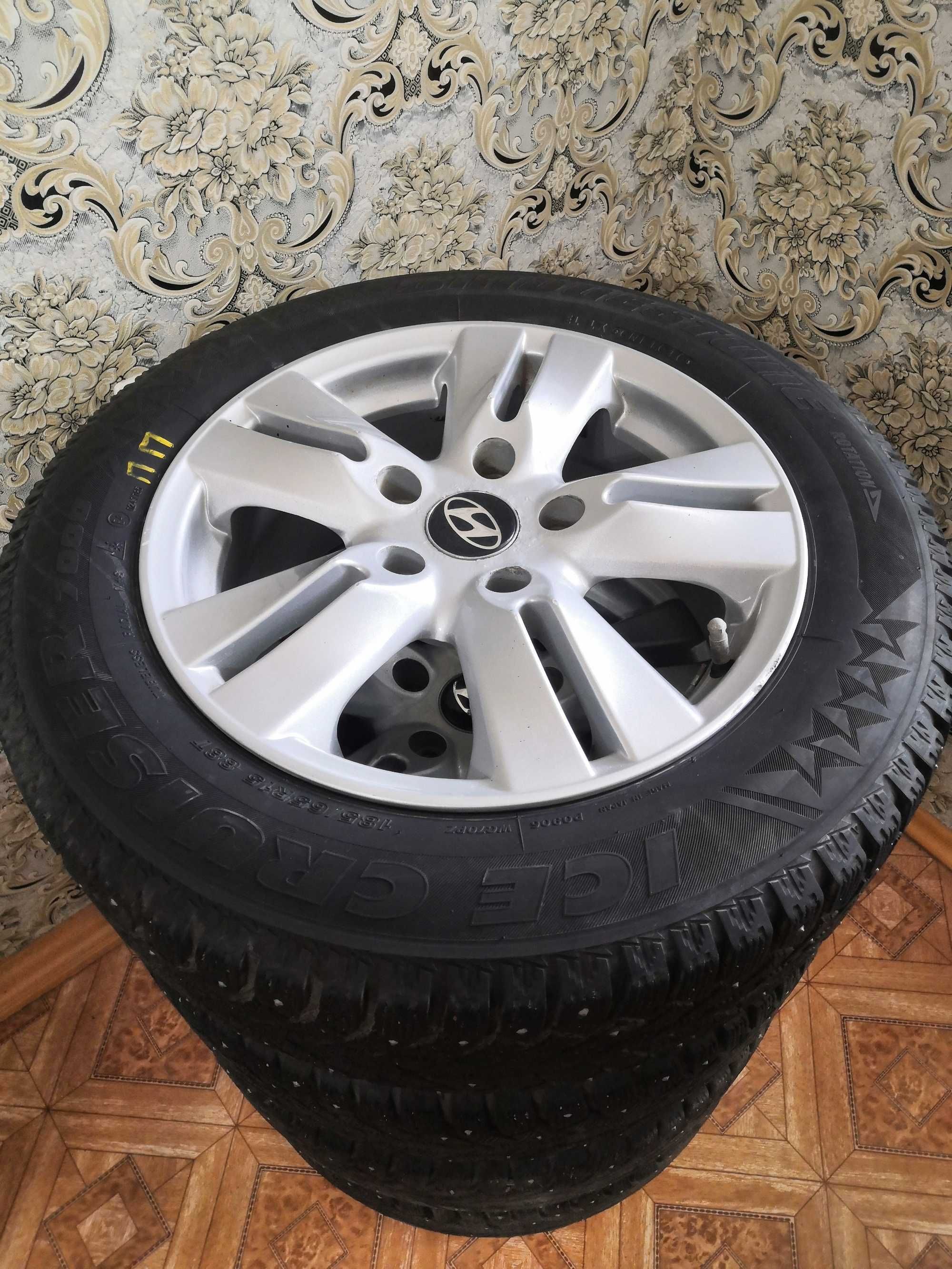 Колёса в сборе, зимние. Bridgestone 185/65/R15+ оригинал диски Hyundai