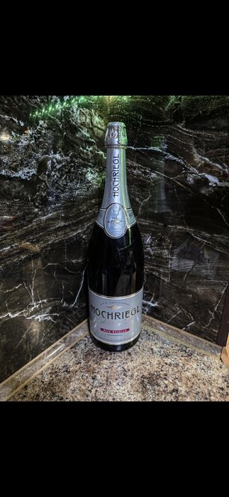 Лот от празни бутилки