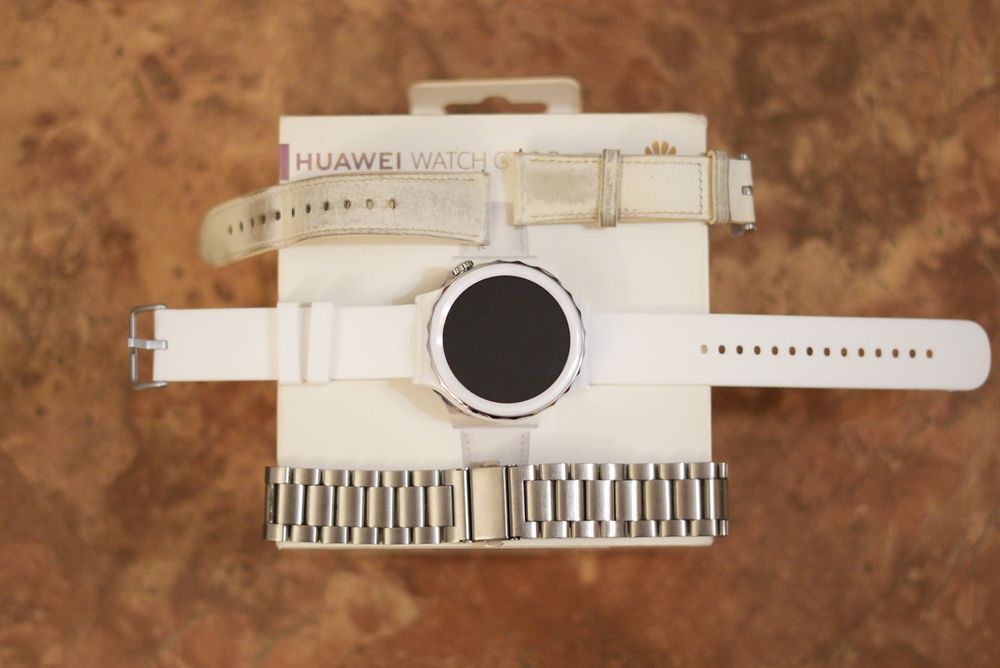 Huawei Watch GT3 Pro 43mm Ceramic White – ecran safir, stare excelentă