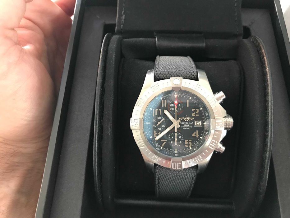 Breitling Chronograph Avenger Bandit Titanium E13383 45 mm