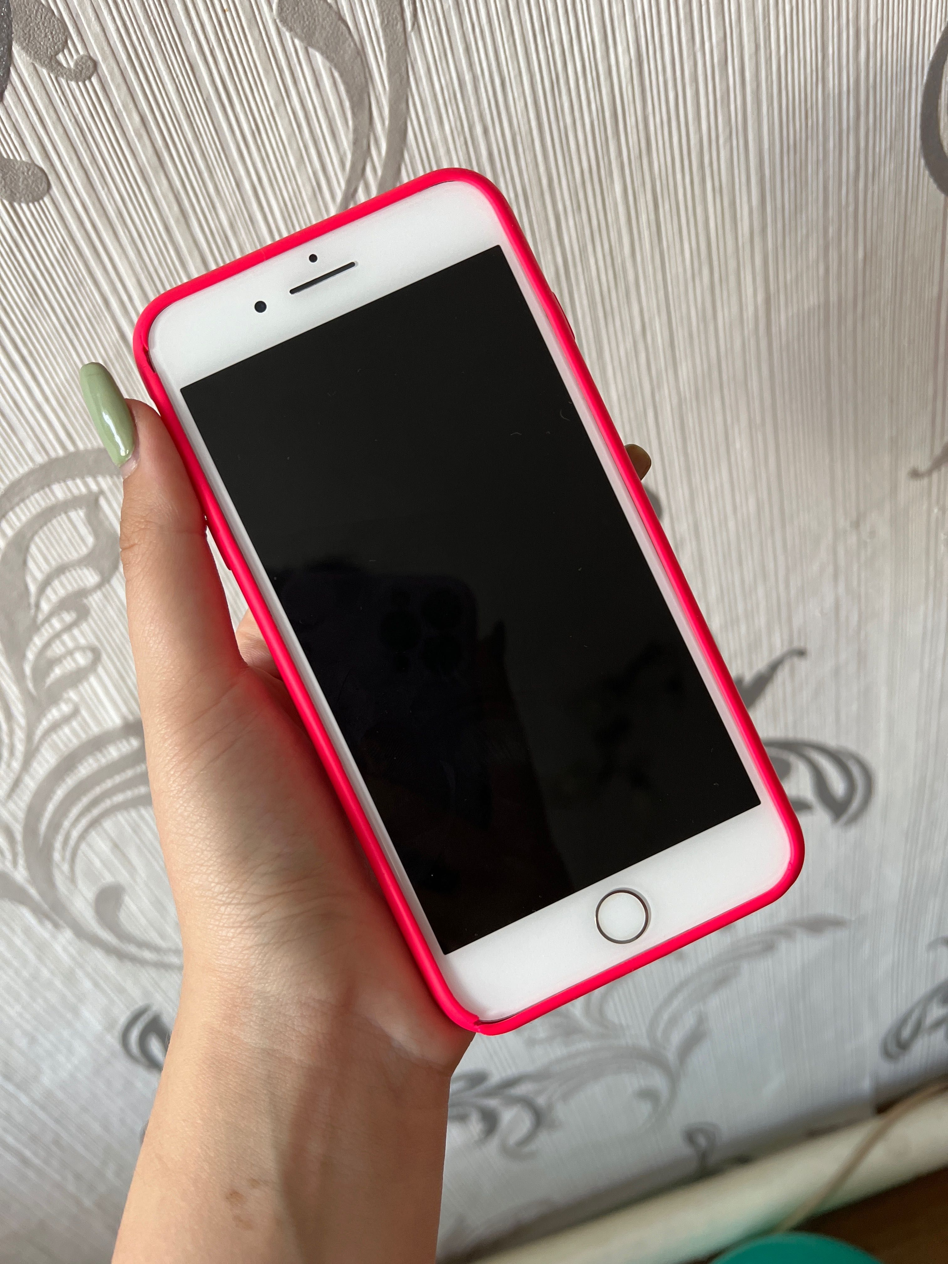 IPhone 7+ Продам