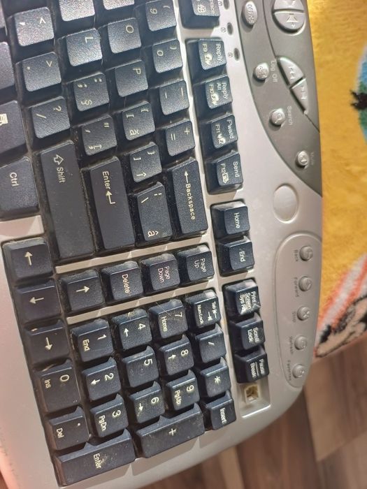 2 tastaturi de vânzare
