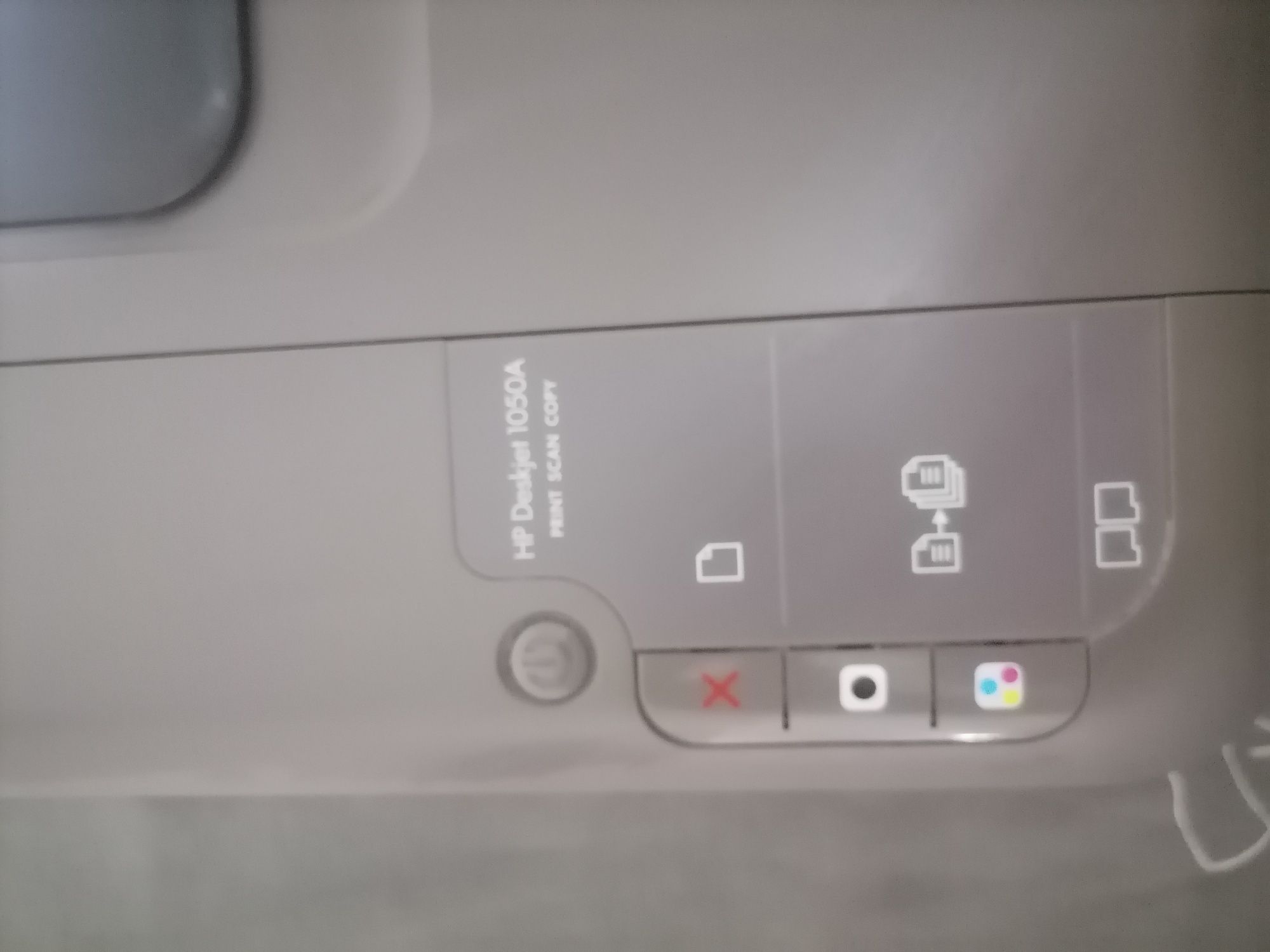 Vând imprimanta HP Deskjet 1050 A