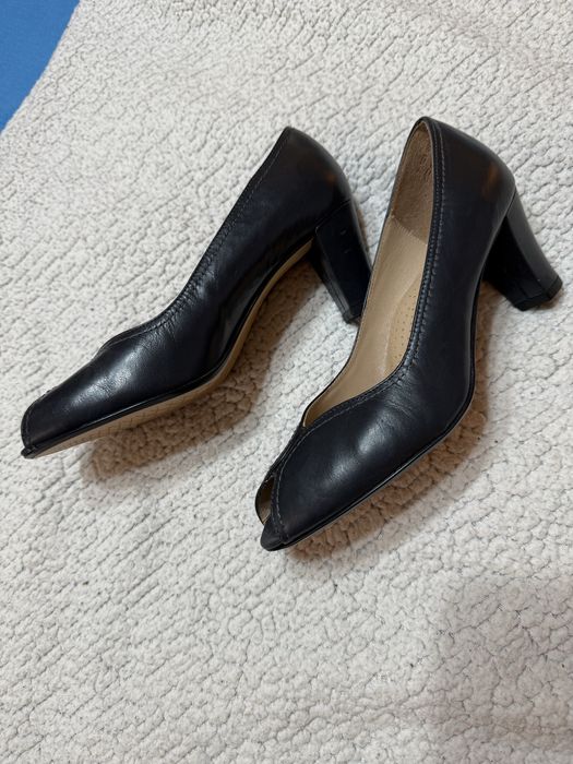 Елегантни обувки с нисък ток