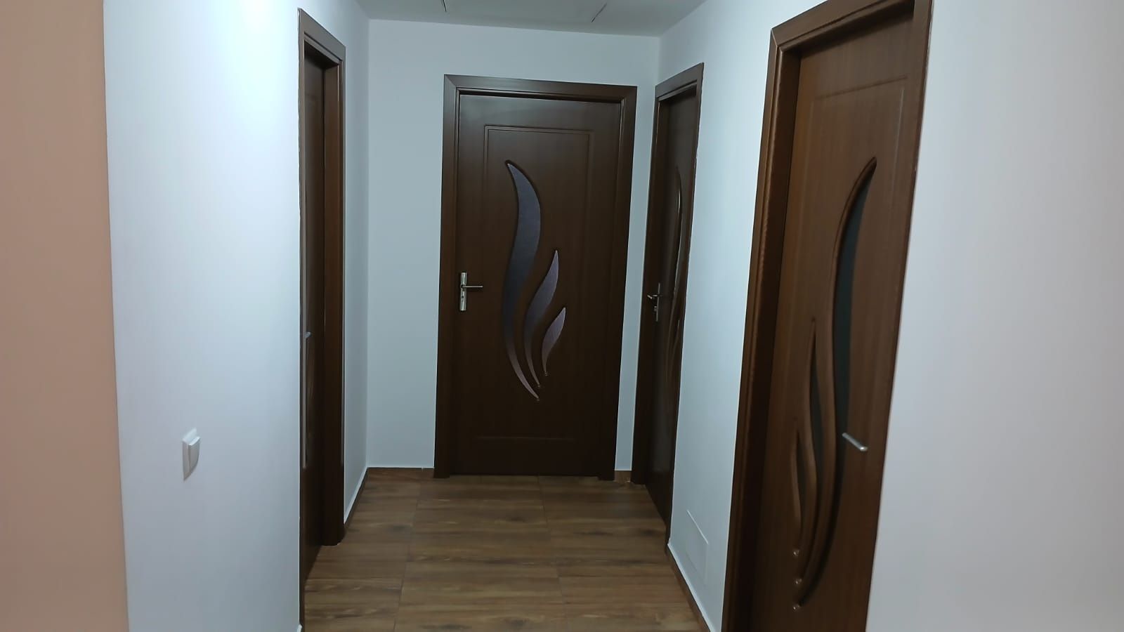Vilă, 5 camere, 2 băi, bucătărie,cămara,  2 terase, garaj,magazie etc